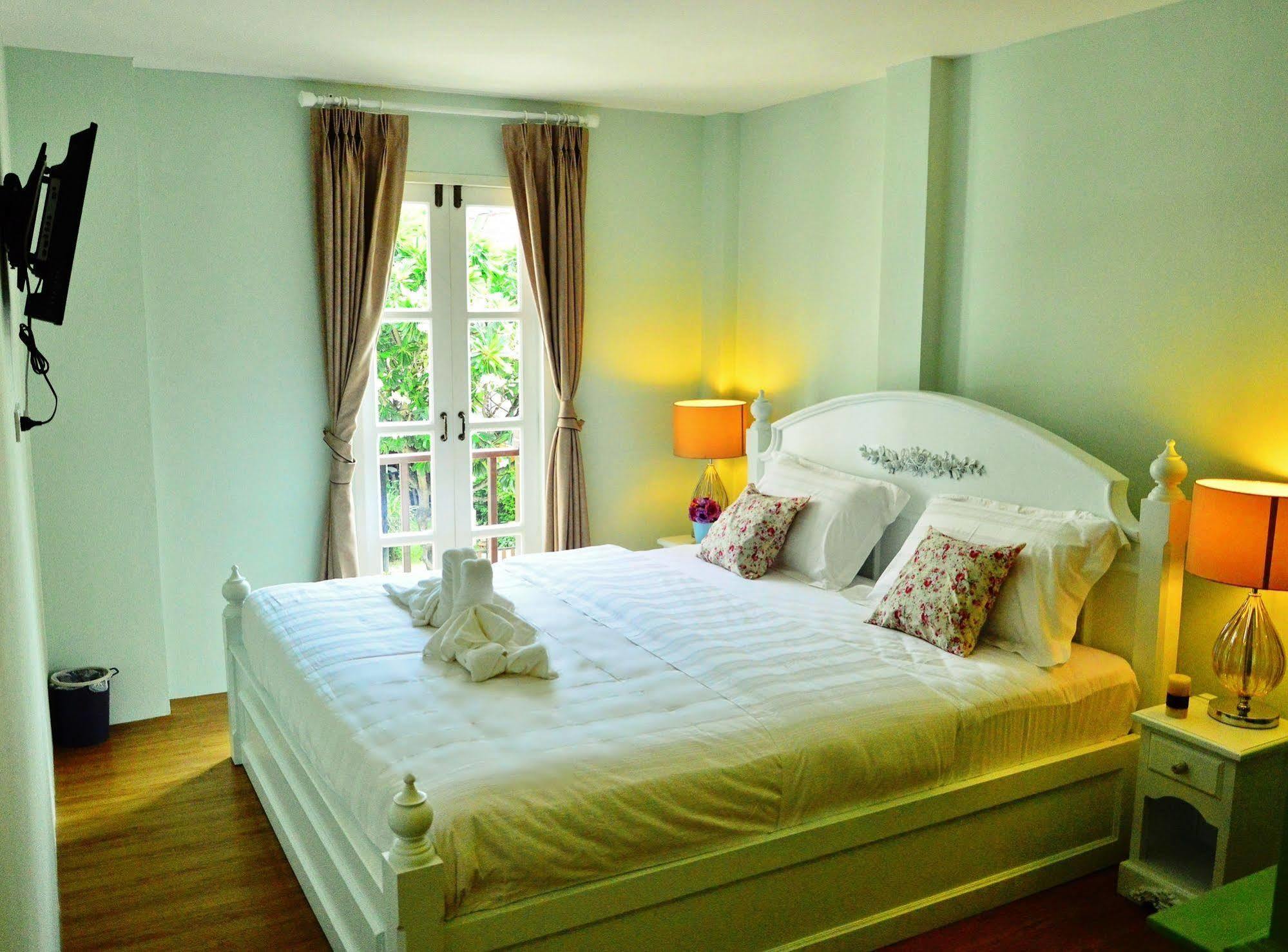 Pemberley House 3*