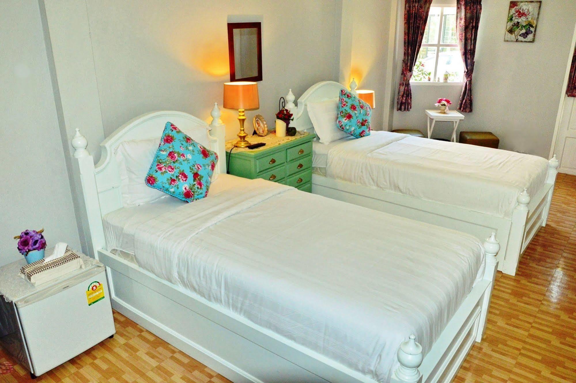 Pemberley House 3*
