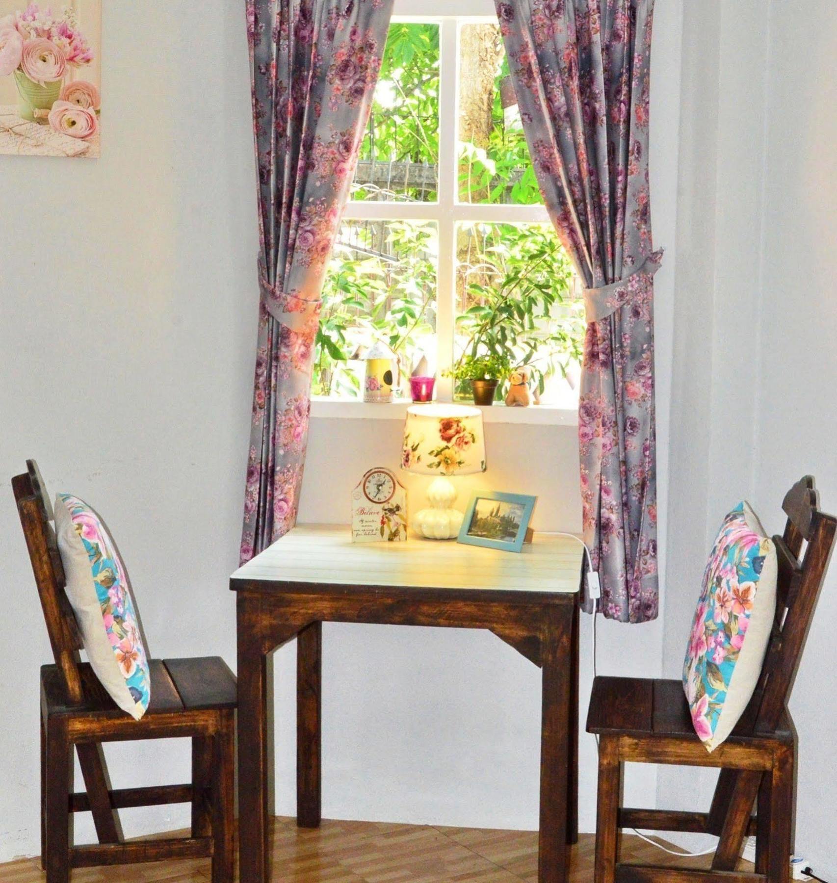 Pemberley House 3*